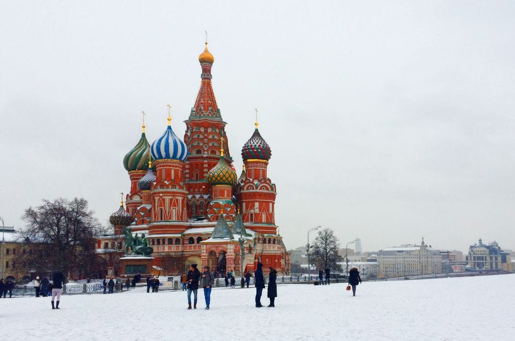 Правила безопасности в новогодние каникулы. Часть третья: самый безопасный цвет одежды — и в Москве не потеряешься